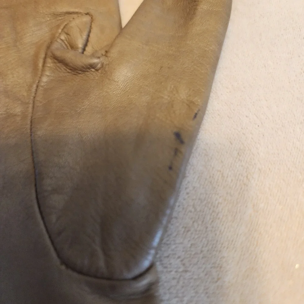 Women's Vintage Christian Dior Leather Gloves Silk lining in Camel Brown Sz 7.5